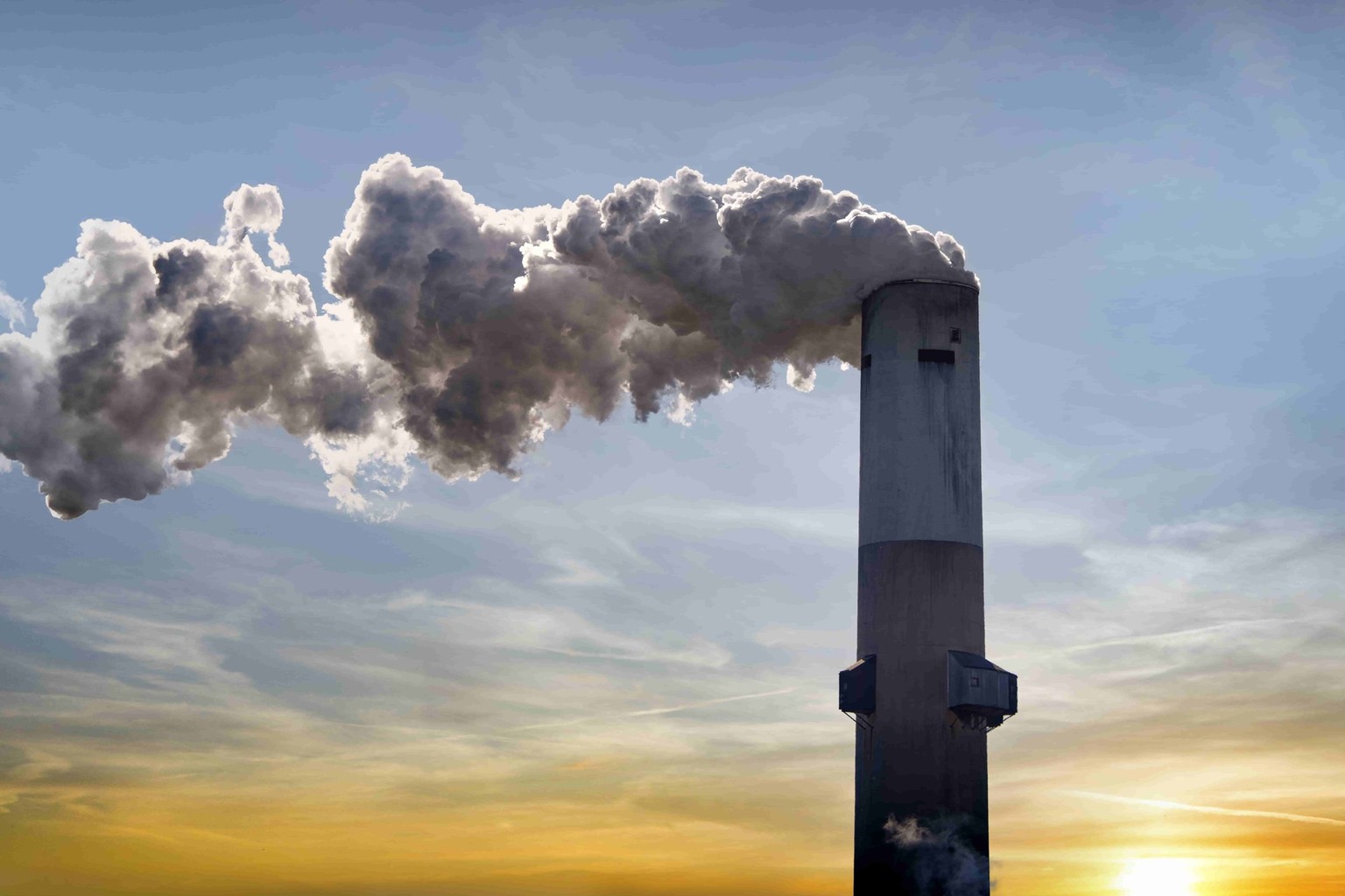 Les particules fines sont produites lors de la combustion, mais aussi lorsque les voitures freinent.