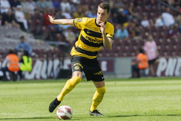 Young Boys&#039; midfielder Sandro Lauper controls the ball, during the Super League soccer match of Swiss Championship between Servette FC and BSC Young Boys, at the Stade de Geneve stadium, in Genev ...