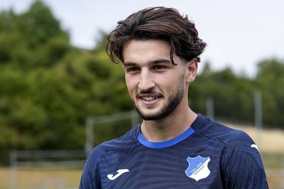Leon Avdullahu Neuzugang, Hoffenheim, 7, Einzelbild, Einzelfoto, Aktion, Action, Portr�t, Portrait, 06.07.2025, Zuzenhausen Deutschland, Fussball, Bundesliga, Trainingsauftakt TSG 1899 Hoffenheim, DFB ...