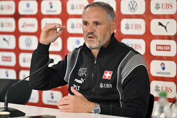Pierluigi Tami, Direktor der Schweizer Nationalteams an einer Medienkonferenz der Schweizer Fussballnationalmannschaft im Kybunpark in St. Gallen am Montag, 7. Oktober 2024. (KEYSTONE/Walter Bieri)