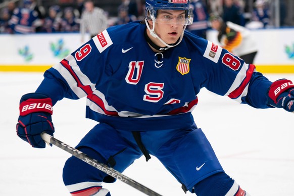 August 9, 2022, Edmonton, Alberta, Canada: MATTHEW KNIES 89 of United States of America in action during the second period of a World Junior Championship game at Rogers Place in Edmonton, Alberta. Edm ...