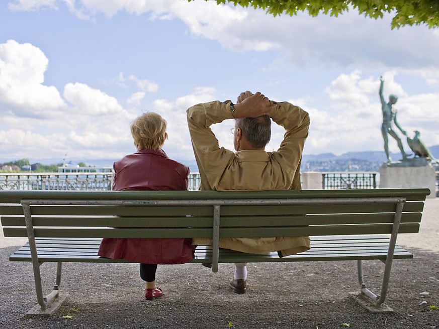 Une nette majorité d&#039;hommes estime que l&#039;âge de la retraite des femmes doit être relevé. Mais seule une petite minorité de femmes se prononce en faveur de cette mesure, selon un premier sond ...