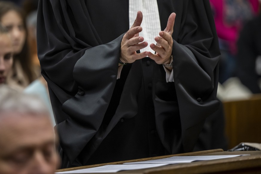 Quatre ans après le drame, la femme qui a tué son mari d&#039;un coup de revolver à Vernier est condamnée à quinze ans de prison. Le Tribunal criminel de Genève considère qu&#039;il s&#039;agit bien d ...