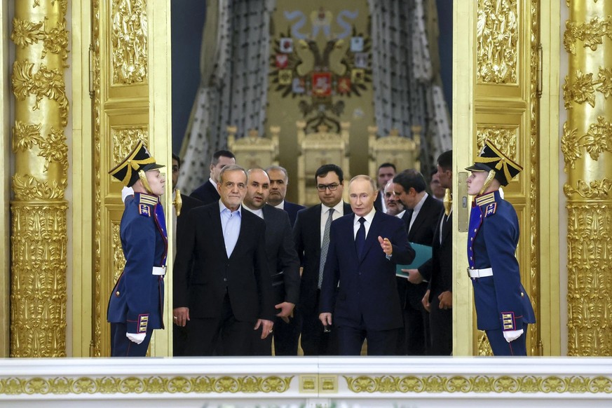 Vladimir Poutine et le président iranien Massoud Peseshkian au Kremlin en janvier 2025.