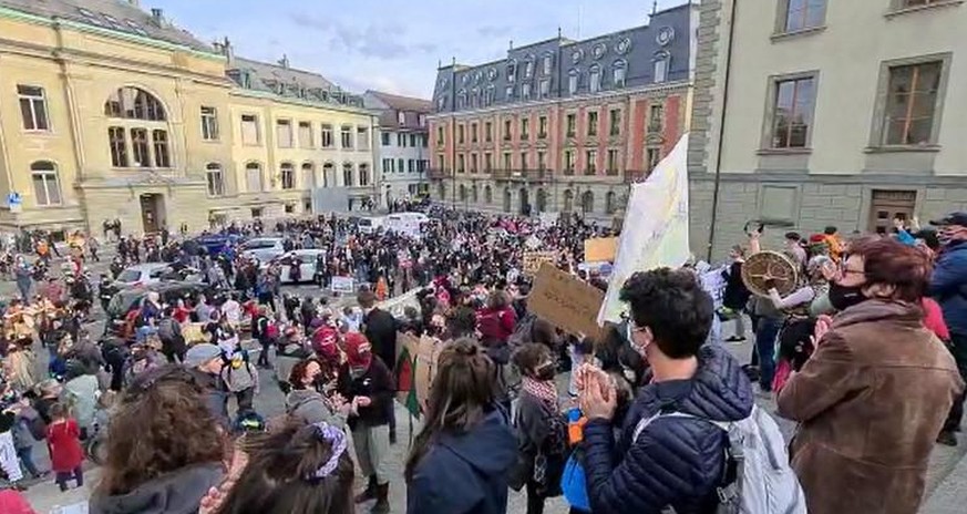 1500 manifestants en soutien aux Zadistes à Lausanne