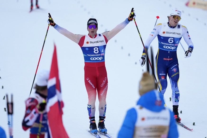 Valerio Grond, of Switzerland, crosses the finish line ahead of Edvin Anger, of Sweden, right, to win the silver medal in the cross-country men&#039;s relay 4X7.5 Km at the Nordic World Ski Championsh ...