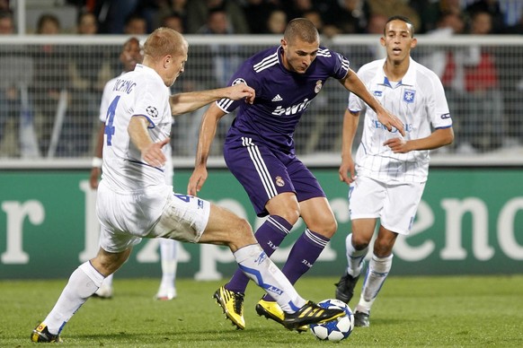 Lors de son passage à Auxerre (à droite), en mode admiratif devant le roi Benzema.