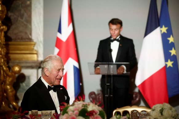 «Oh non! Camilla, quelle cruche! Tu as oublié mes Amplifon!»