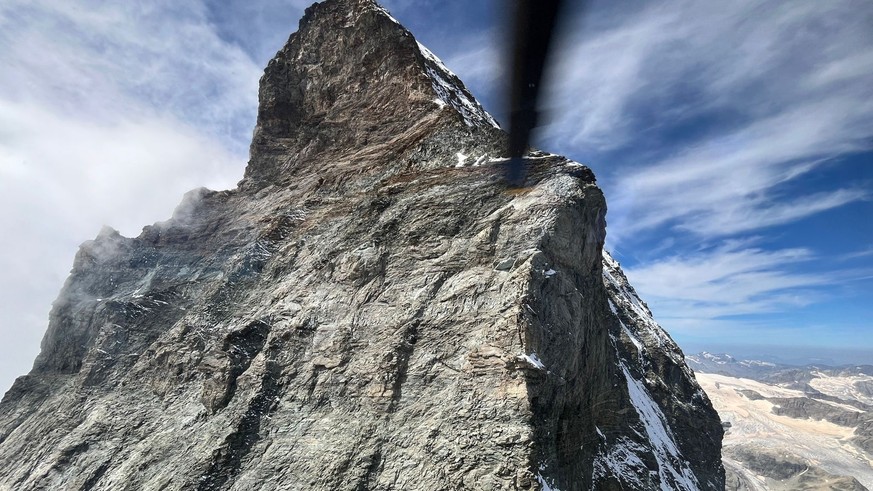 Le 22 août 2024, une cordée de deux personnes a chuté au Cervin. L&#039;un des alpinistes et décédé alors que le deuxième est légèrement blessé.