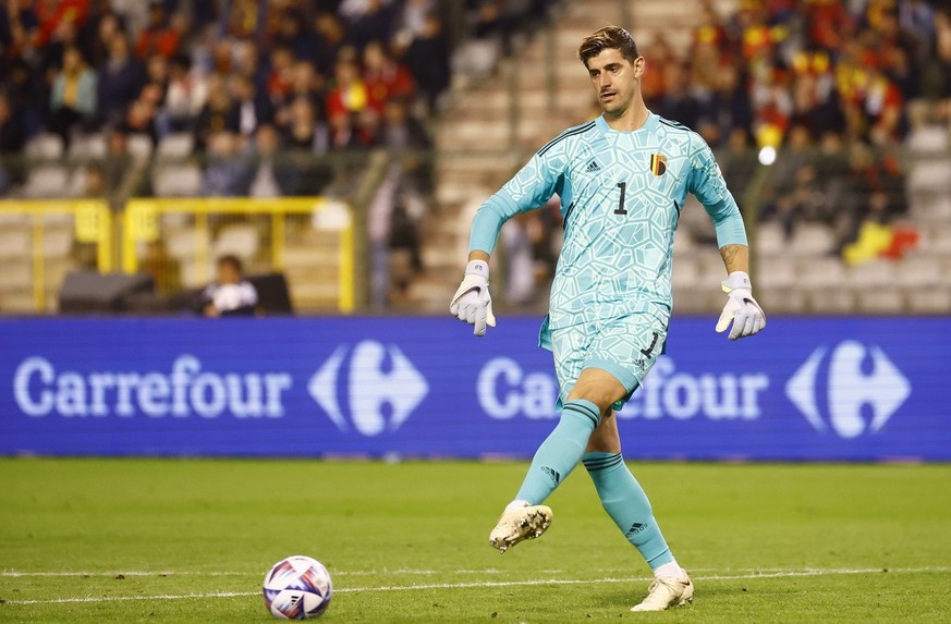 epa10200032 Belgium&#039;s goalkeeper Thibaut Courtois in action during the UEFA Nations League soccer match between Belgium and Wales in Brussels, Belgium, 22 September 2022. EPA/STEPHANIE LECOCQ
