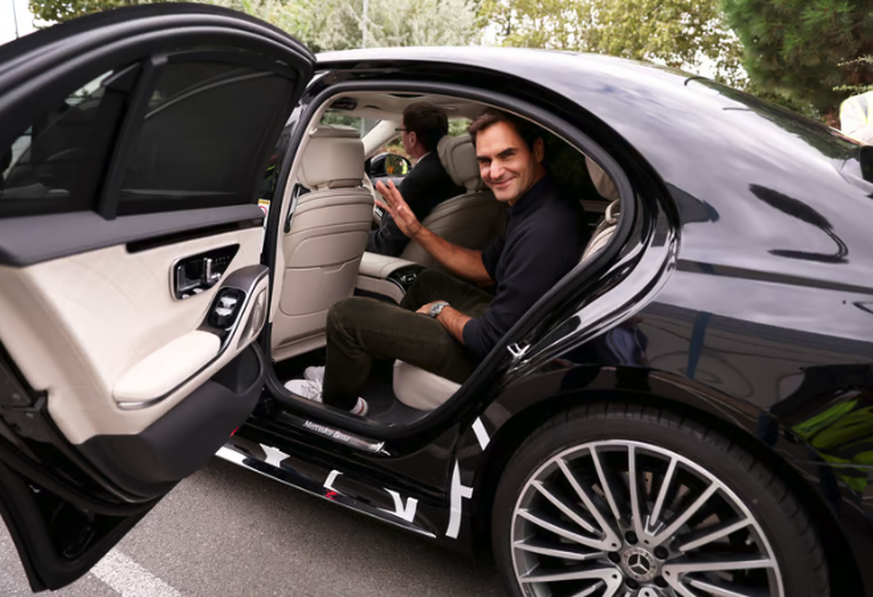 Les sponsors de la Laver Cup sont les mêmes que ceux de Roger Federer, notamment Mercedes-Benz.