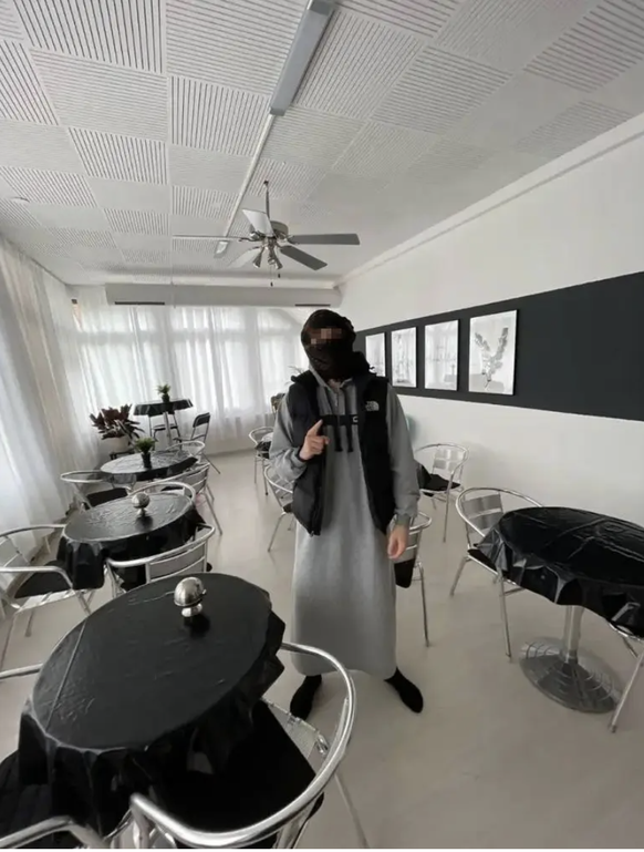 Franco dans la cafétéria de la mosquée de Neuhausen, en 2021.