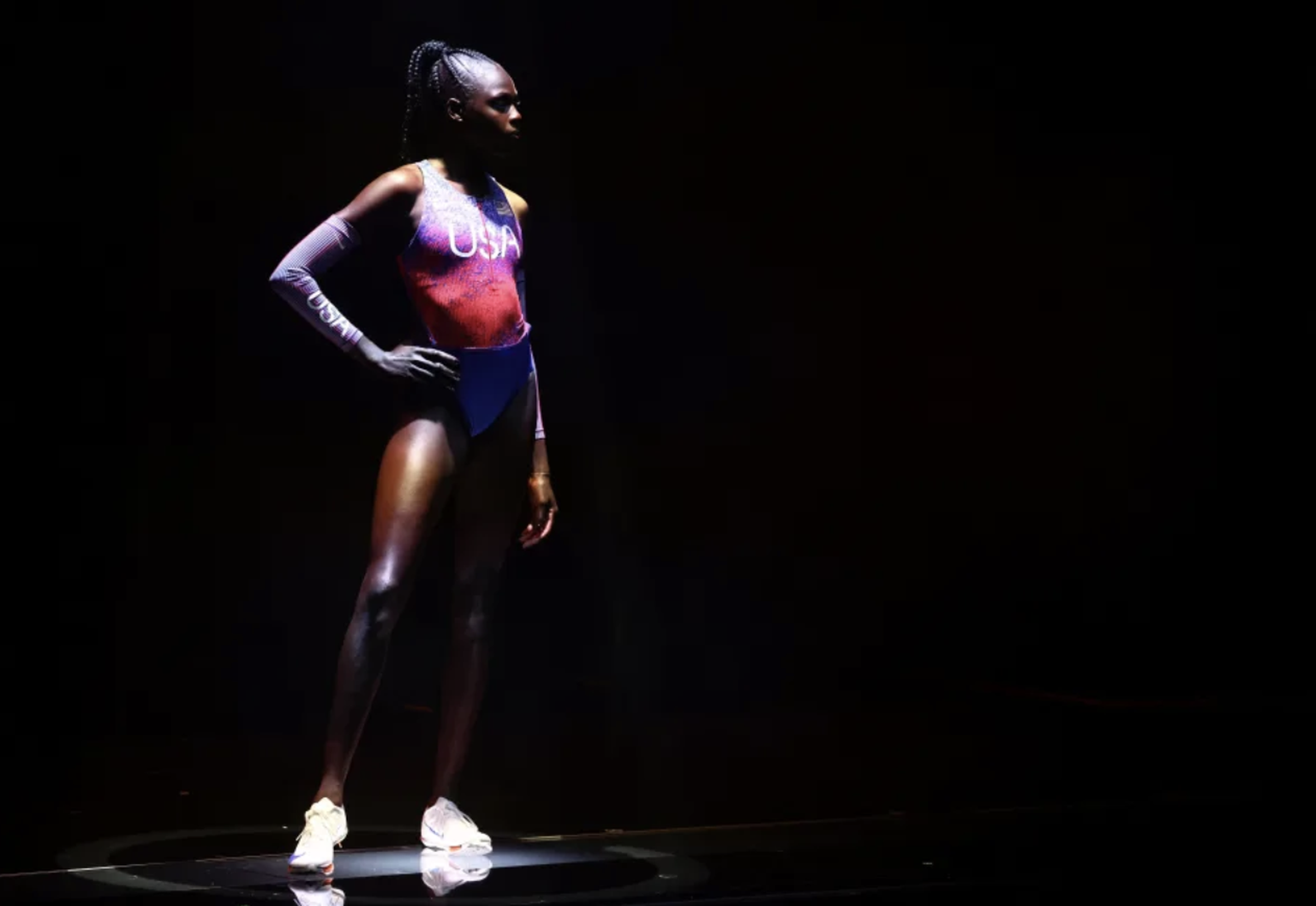 Cette tenue pour les JO 2024 de Paris, présentée par Nike, est critiquée par certaines athlètes féminines.