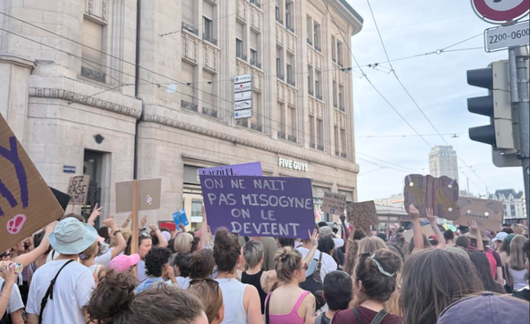 Une pancarte lors de la grève féministe du 13 juin 2026.