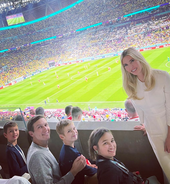 Jared Kushner, Ivanka Trump et leurs enfants à Doha, lors de la Coupe du Monde.