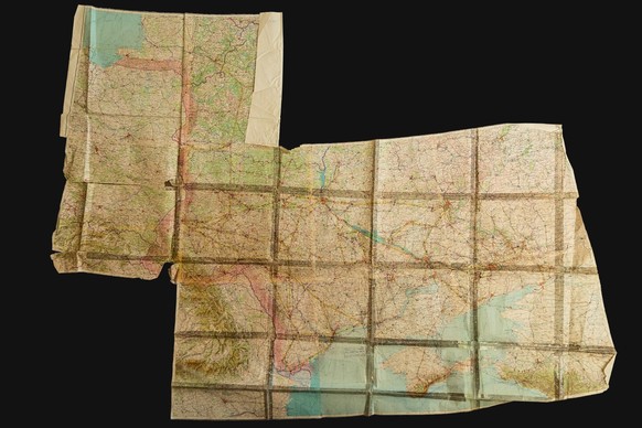 Une carte de l'Ukraine, de la Biélorussie et de la Russie de l'ère soviétique, récupérée sur le champ de bataille.