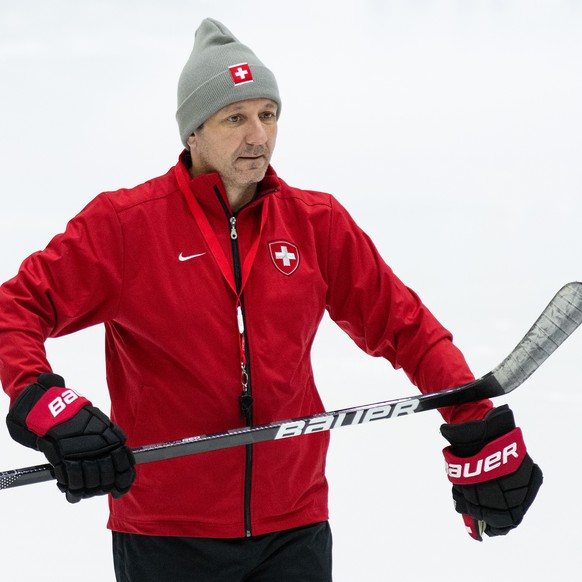 Switzerland�s assistnt coach Marco Bayer looks on during a training session in Helsinki at the Ice Hockey Hall, Finland on Wednesday, May 25, 2022. (KEYSTONE/Peter Schneider)