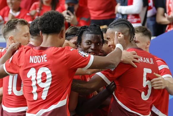 epa11463070 Breel Embolo of Switzerland (R) celebrates scoring the 1-0 with teammates during the UEFA EURO 2024 quarter-finals soccer match between England and Switzerland, in Dusseldorf, Germany, 06  ...