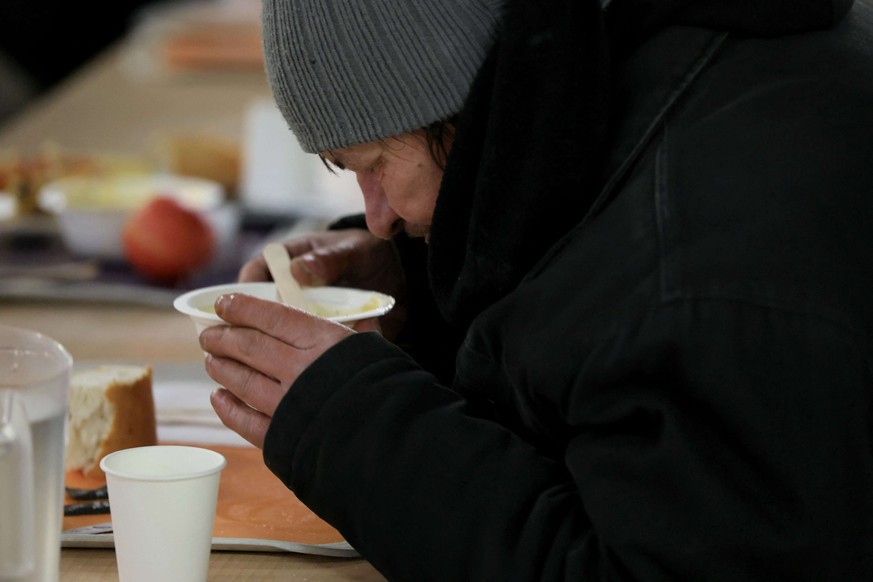 Certaines association, comme «La Mie du Pain» permet aux personnes dans le besoin de savourer un repas chaud.