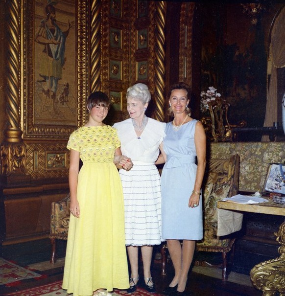 Marjorie Merriweather Post avec sa fille et sa petite-fille Nedenia, dans son manoir de Mar-a-Lago.