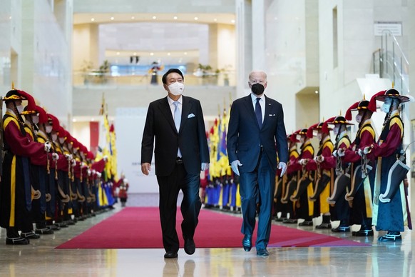 Yoon Suk-yeol, le président de la Corée du Sud (à gauche) et Joe Biden, son homologue américain, se sont rencontrés pour parler de la Corée du Nord.