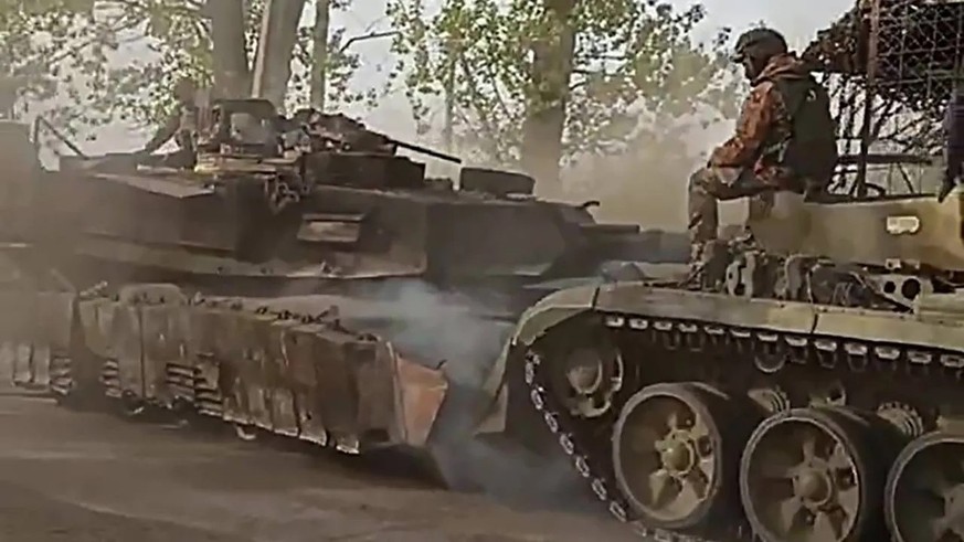 Un char Abrams capturé par des soldats russes est évacué. (Photo d'archive)