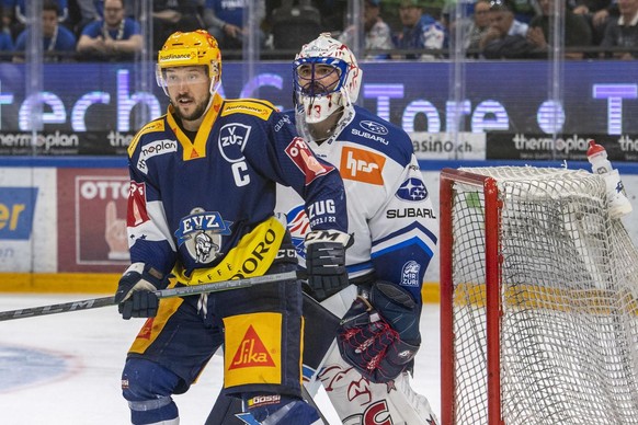 Duel de famille dans cette finale, avec Jan Kovar (Zoug, casque jaune) face à son frère Jakub, gardien de Zurich.