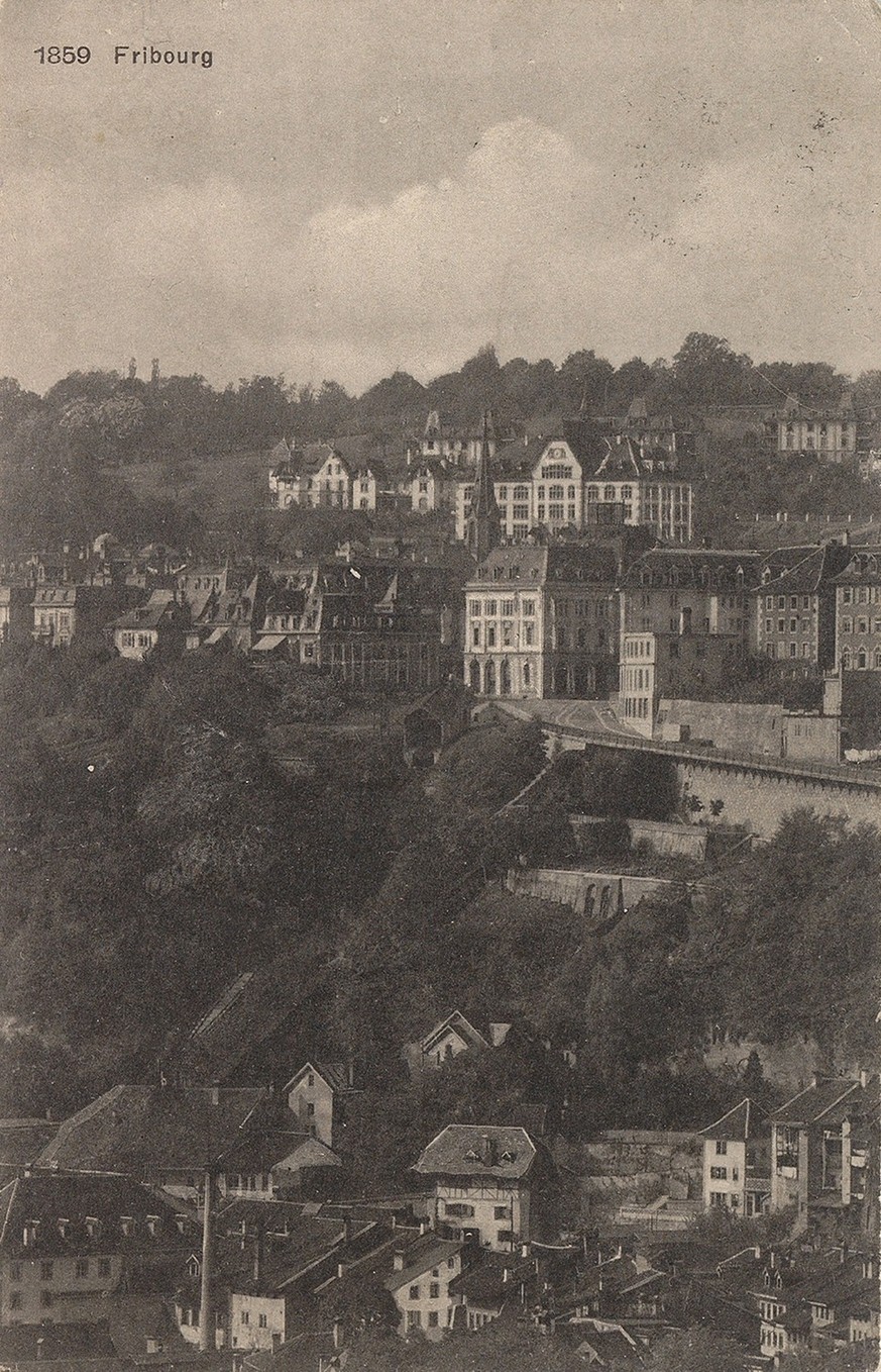 Le funiculaire relie la Basse-Ville à la Haute-Ville de Fribourg, vers 1910.
https://bcufr.swisscovery.slsp.ch/permalink/41SLSP_BCUFR/13cv4r8/alma991004448619705509