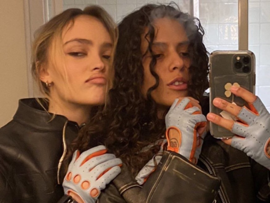 Lily-Rose Depp a officialisé sur Instagram être en couple avec la rappeuse américaine 070 Shake.