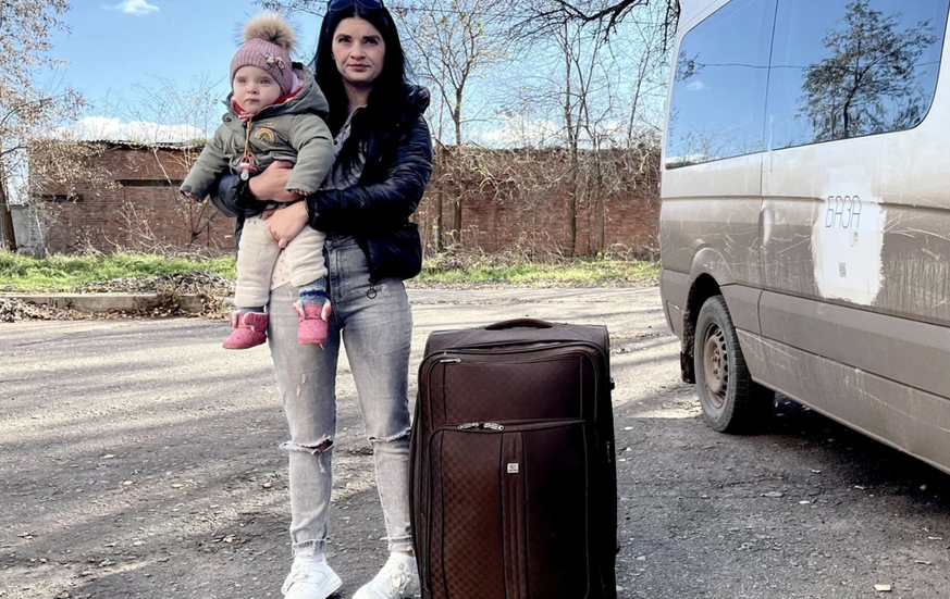 Julia et Maria n'ont emporté qu'une valise lors de leur fuite vers une nouvelle vie. Rien de plus.