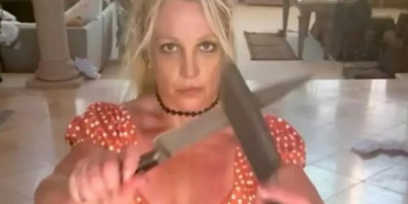 Britney Spears et ses couteaux.