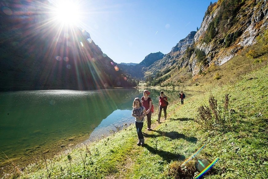 Il se prête aussi très bien à une balade autour du lac.