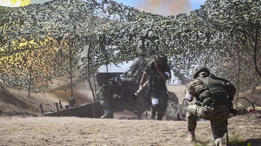 epa10179397 A handout photo made available by the Russian Defence Ministry press-service on 12 September 2022 shows Russian servicemen firing artillery at an undisclosed location in the Kherson region ...