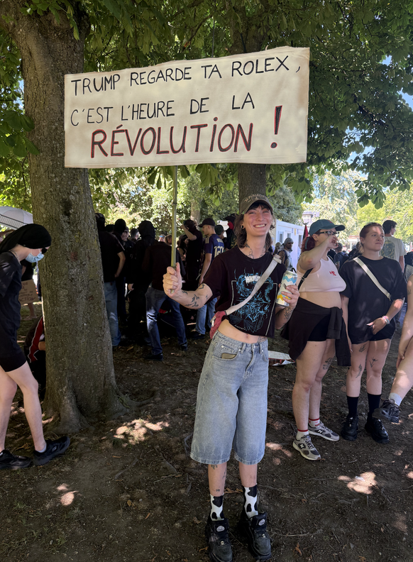 Une manifestante à quelques minutes du départ.