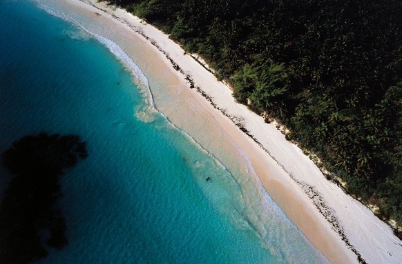 BAHAMAS - JUNE 15: Aerial view of a beach, Harbour Island, Eleuthera, The Bahamas. (Photo by DeAgostini/Getty Images)