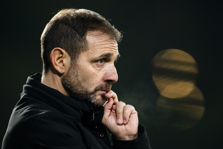 L&#039;entraineur Christophe Caschili (NYO) reagit lors de la rencontre de football de Challenge League entre FC Stade Nyonnais et FC Thun le vendredi 1 novembre 2024 au stade de Colovray a Nyon. (KEY ...
