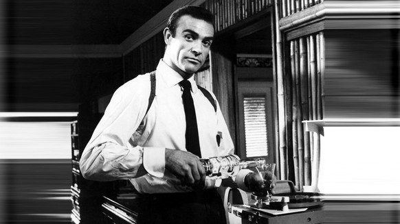 james bond sean connery dr. no vodka martini trinken drinks alkohol film spion spionage MI6 sis wodka