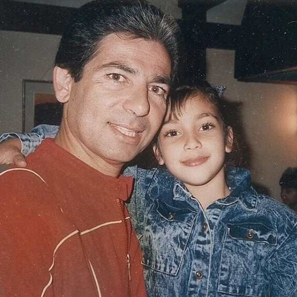 Robert Kardashian et la petite Kim, au début des années 1990.