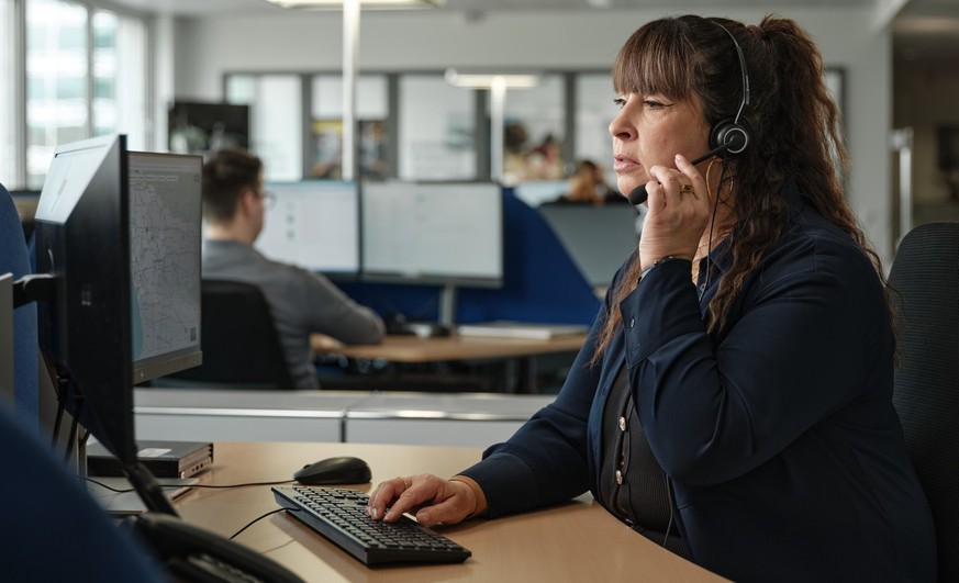 Maria, case manager au sein de la centrale d’intervention de la protection voyages 24h/24 7j/7 du TCS.