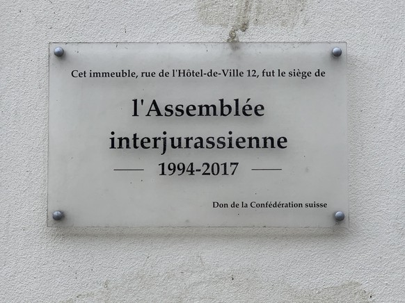 Plaque commémorative, Moutier, 20 mars 2021.
