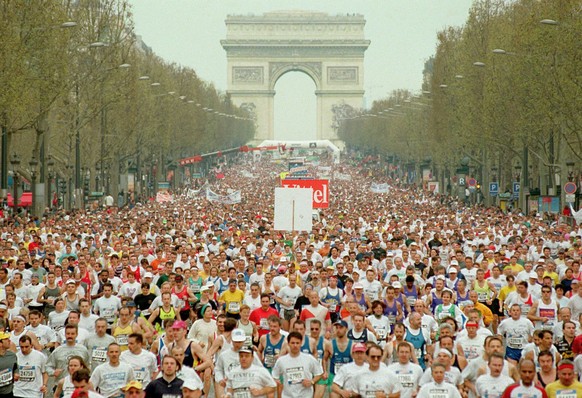 More than 31,000 runners start off the Paris marathon, Sunday, April 9, 2000, on the Champs Elysees . Mohamed Ouaadi, France&#039;s top marathon runner, finished the 26-mile (42.2 kilometers) course i ...