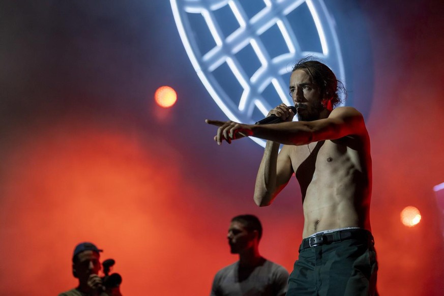 Le rappeur français Lomepal se produit sur la scène principale, lors de la 44e édition du Paléo Festival, à Nyon, en Suisse, jeudi 25 juillet 2019. Le Paléo est un festival de musique en plein air dan ...