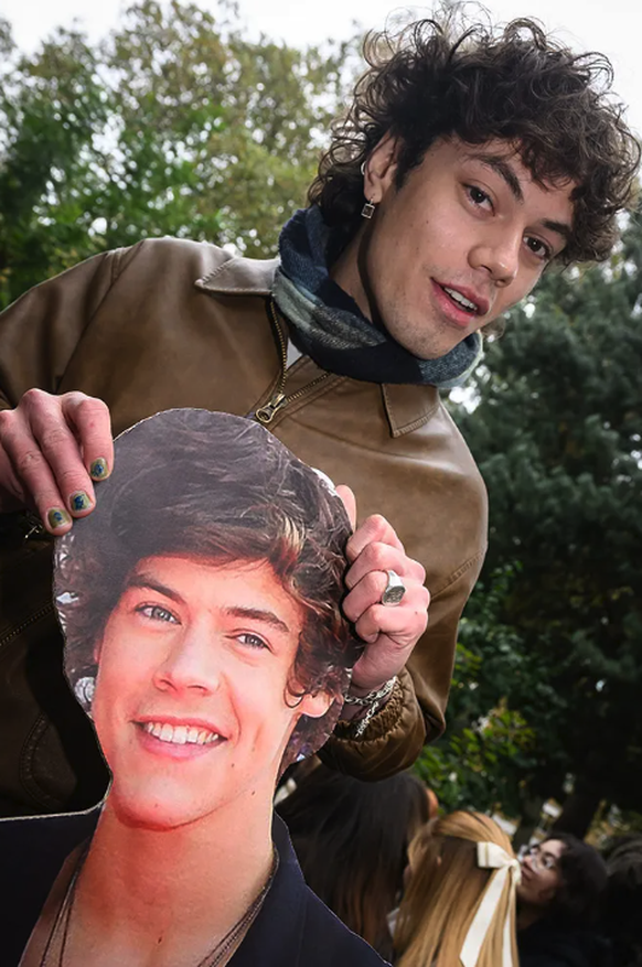 Oscar Journeaux, vainqueur du concours de sosies de Harry Styles à Londres.