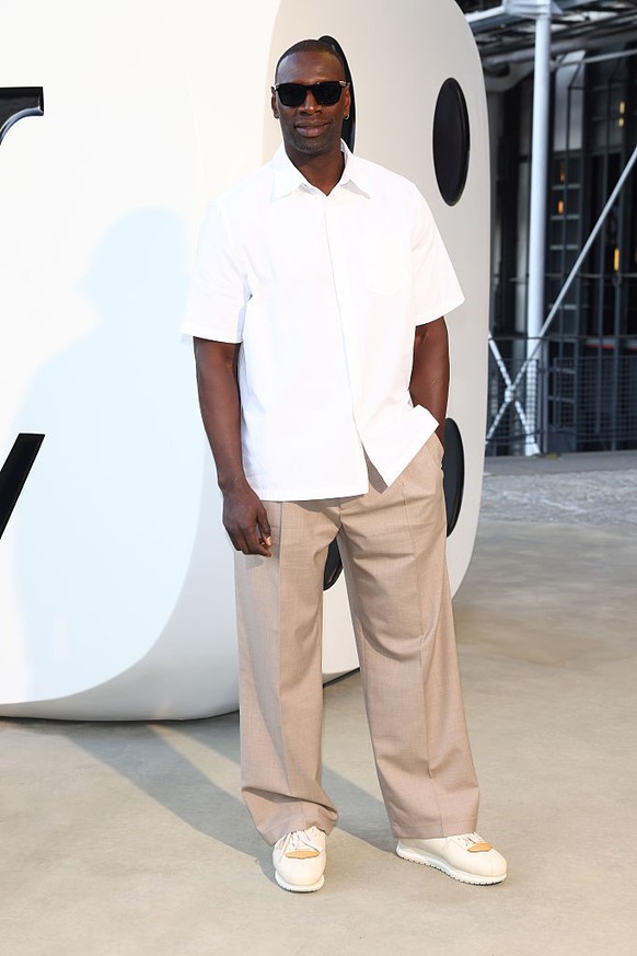 PARIS, FRANCE - JUNE 24: (EDITORIAL USE ONLY - For Non-Editorial use please seek approval from Fashion House) Bradley Cooper attends the Louis Vuitton Menswear Spring/Summer 2026 show as part of Paris ...