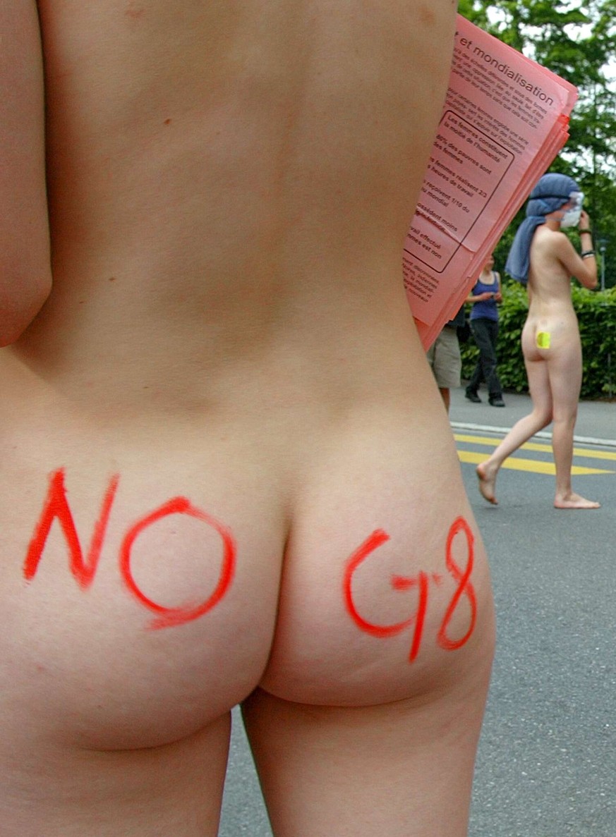 Anti-G8 naked protesters block traffic in Lausanne, Switzerland, on Saturday, May 31, 2003. The G8 summit will take place from June 1 to June 3 in neighboring Evian, France, and will bring together le ...