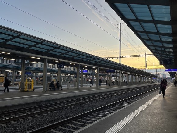 Reportage en gare de Renens, au premier jour du nouvel horaire CFF 2025.