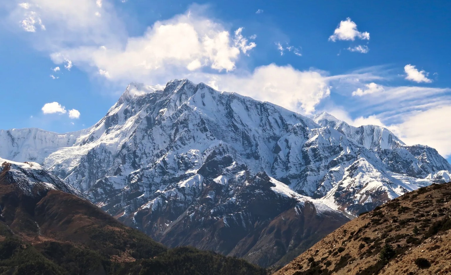 Vue du sommet enneigé de l&#039;Annapurna, haut de 8 091 mètres, au Népal: il est considéré comme la montagne la plus dangereuse du monde.