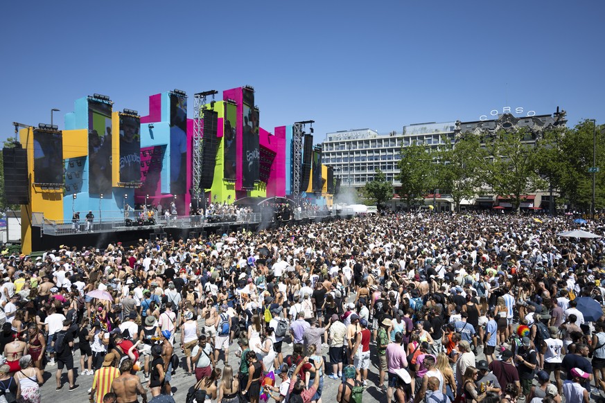 epa13156504 Thousands of participants attend the 33rd Street Parade in the city center of Zurich, Switzerland, 08 August 2026. The annual dance music event runs this year under the theme 'Togethe ...