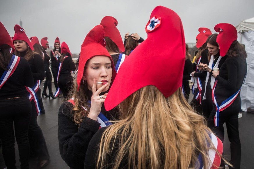 epa08278917 Members of &#039;La Manif pour Tous&#039; (Protest for All) dressed in costumes of the French national symbol &#039;Marianne&#039; during a protest against medically assisted procreation P ...