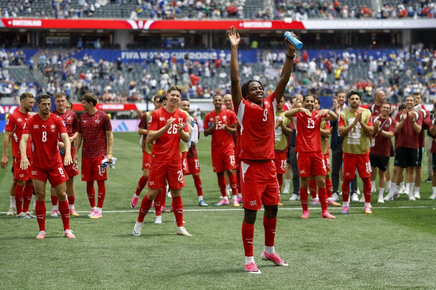Switzerland's Johan Manzambi, center front, celebrates with the team in front of the fans after the World Cup Group B soccer match between Switzerland and Bosnia Herzegovina at the Los Angeles st ...